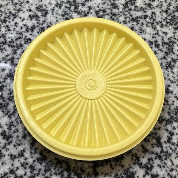 Tupperware 5" Replacement Lid 812 Pale Yellow Servalier Starburst Seal Vintage - Picture 1 of 6